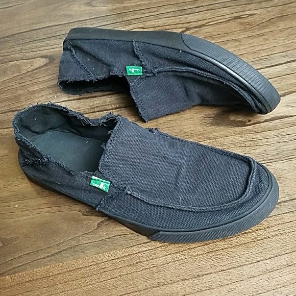 sanuk women's black slip on